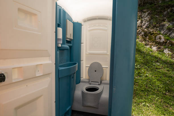 Best Portable restroom trailer rental  in Watergate, FL
